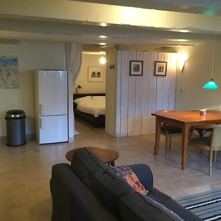 Charming Canal House 4p