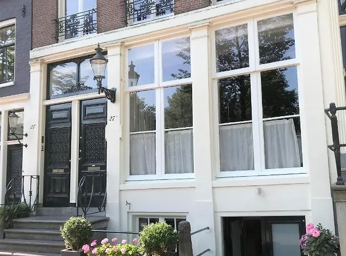 Charming Canal House 4p